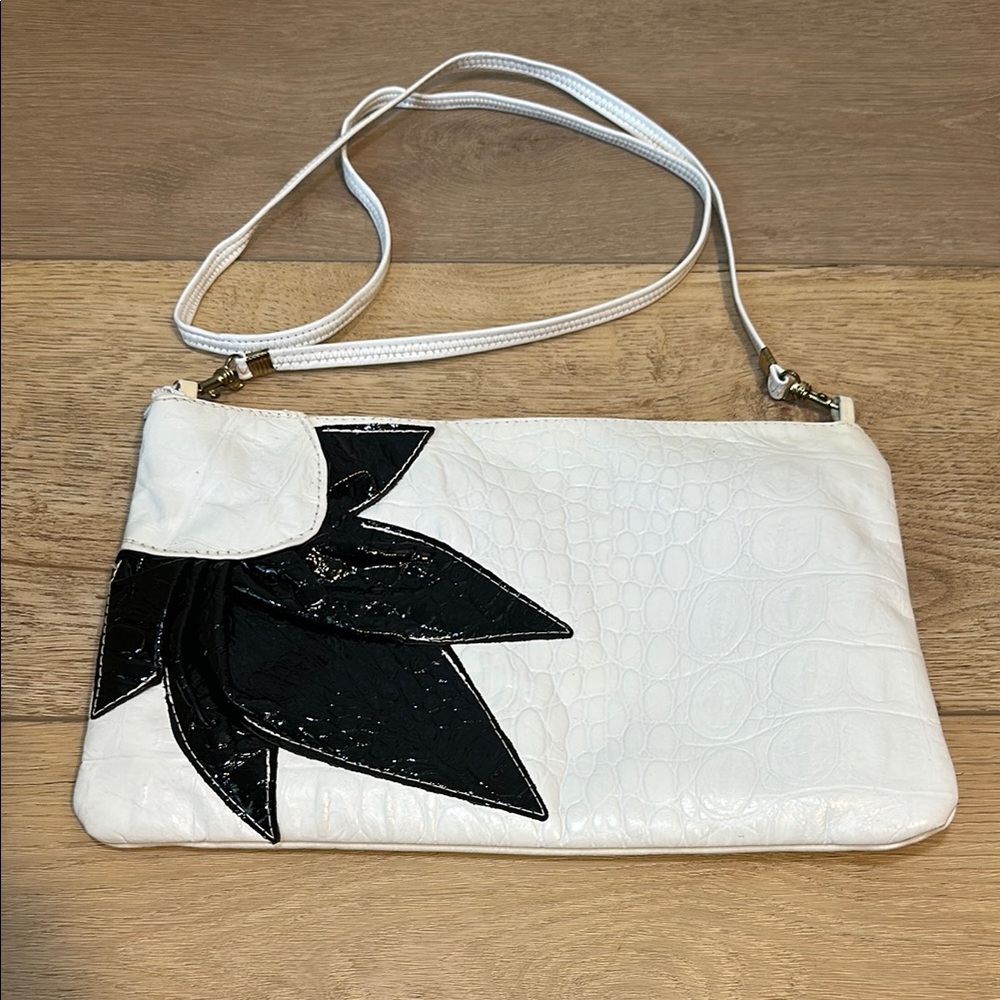 Vintage Razzamatazz White Leather with Flower Purse